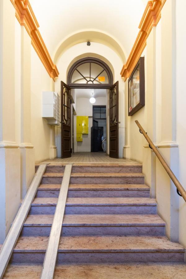 Lilly Apartment Main Train Station Old Town By The Castle Suites Cracovia Exterior foto